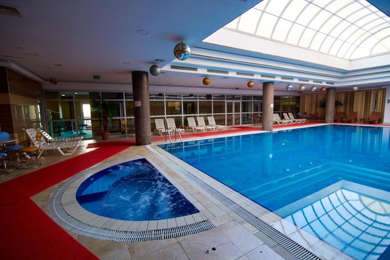 Grand Hotel Victory Aktau  Exteriör bild Indoor swimming pool