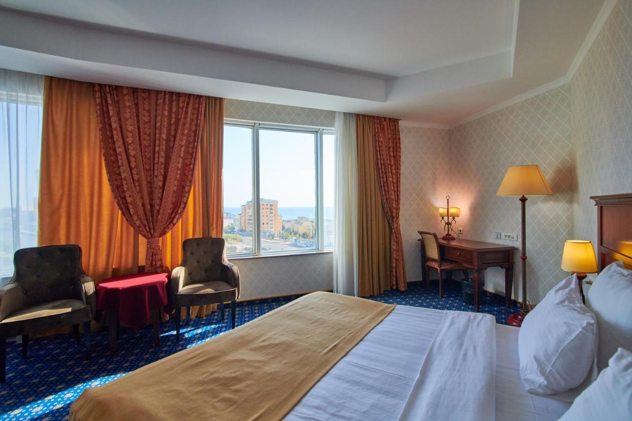 Grand Hotel Victory Aktau  Exteriör bild A room at the Radisson Blu Hotel, Baku