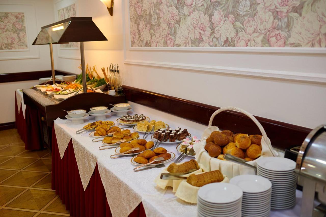 Grand Hotel Victory Aktau  Exteriör bild A buffet