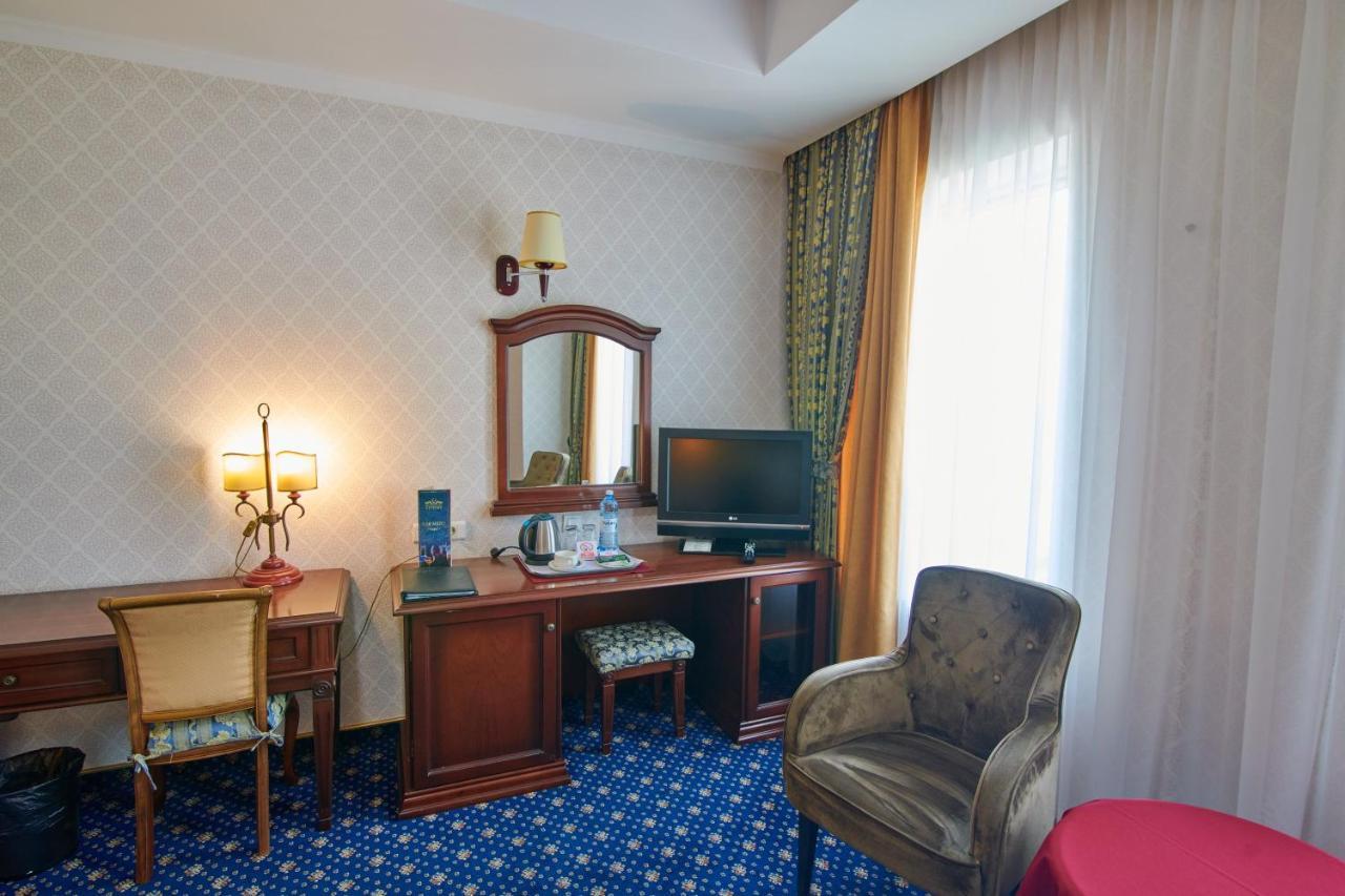 Grand Hotel Victory Aktau  Exteriör bild A room at the hotel