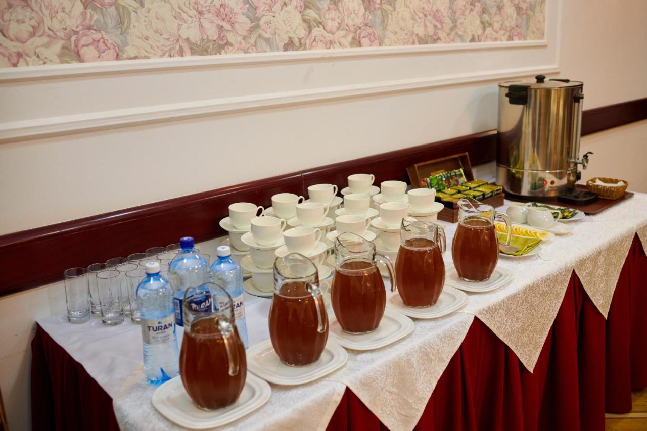 Grand Hotel Victory Aktau  Exteriör bild A buffet of tea
