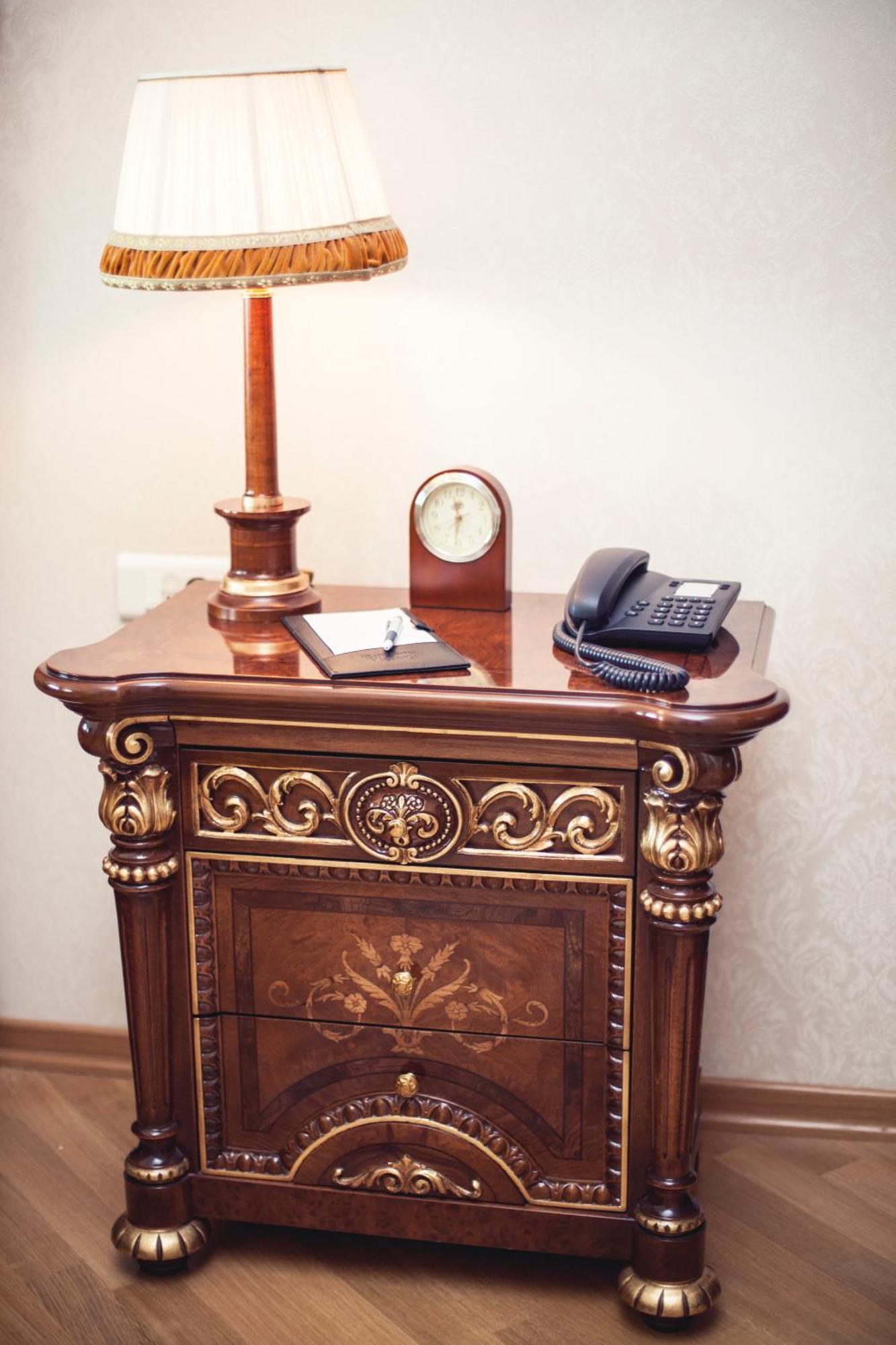 Grand Hotel Victory Aktau  Exteriör bild A nightstand