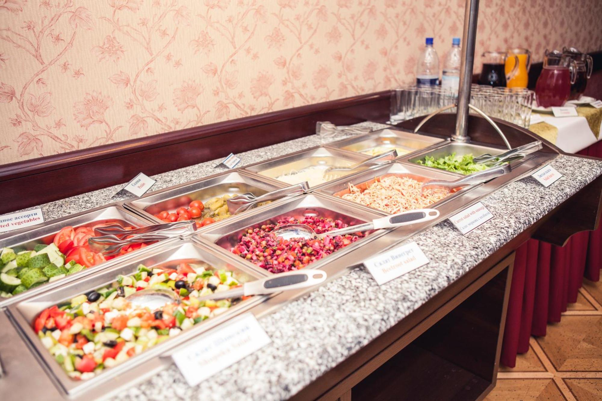 Grand Hotel Victory Aktau  Exteriör bild A salad bar