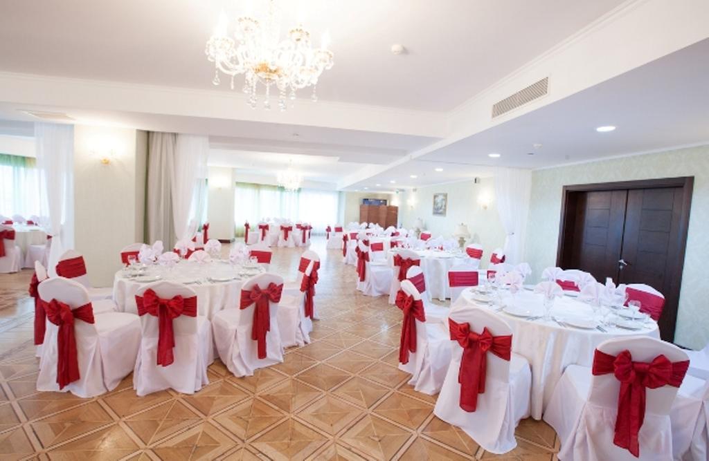 Grand Hotel Victory Aktau  Exteriör bild A banquet hall