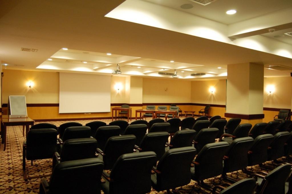 Grand Hotel Victory Aktau  Exteriör bild A meeting room at a hotel